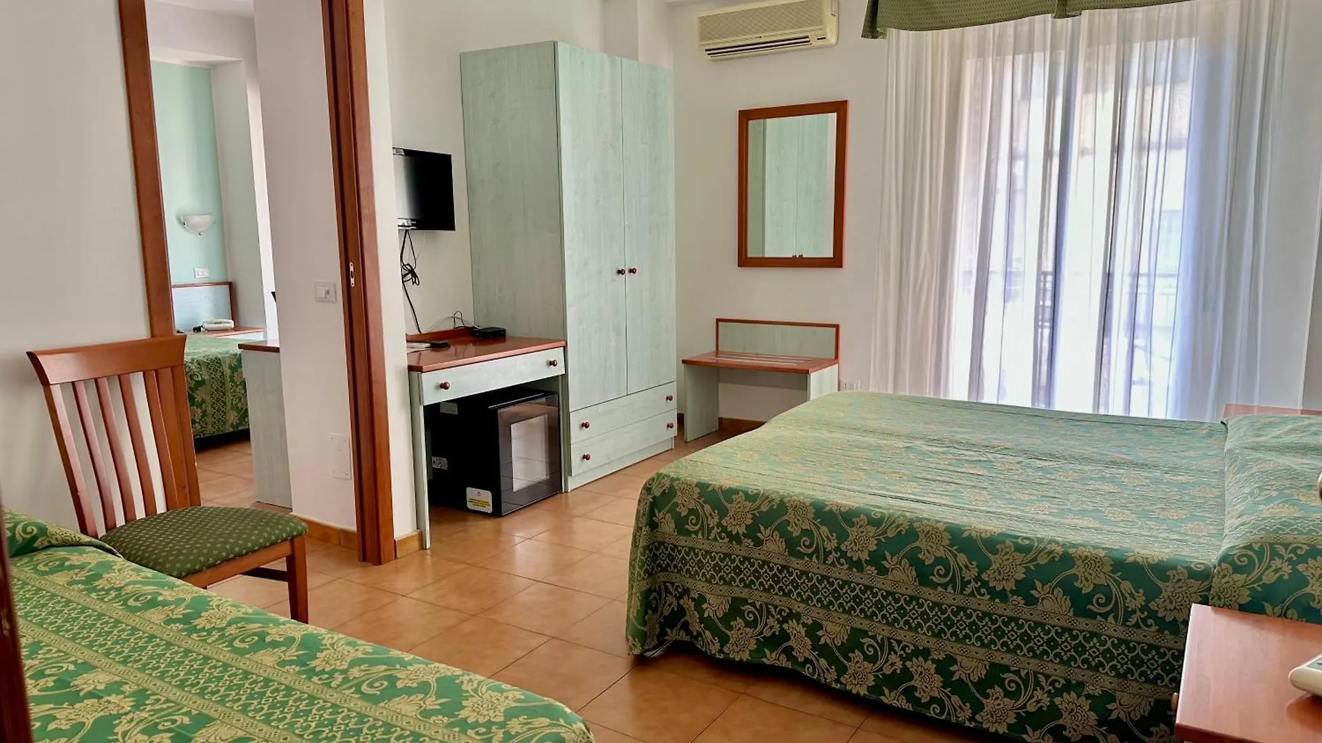 טאורמינה Hotel Soleado