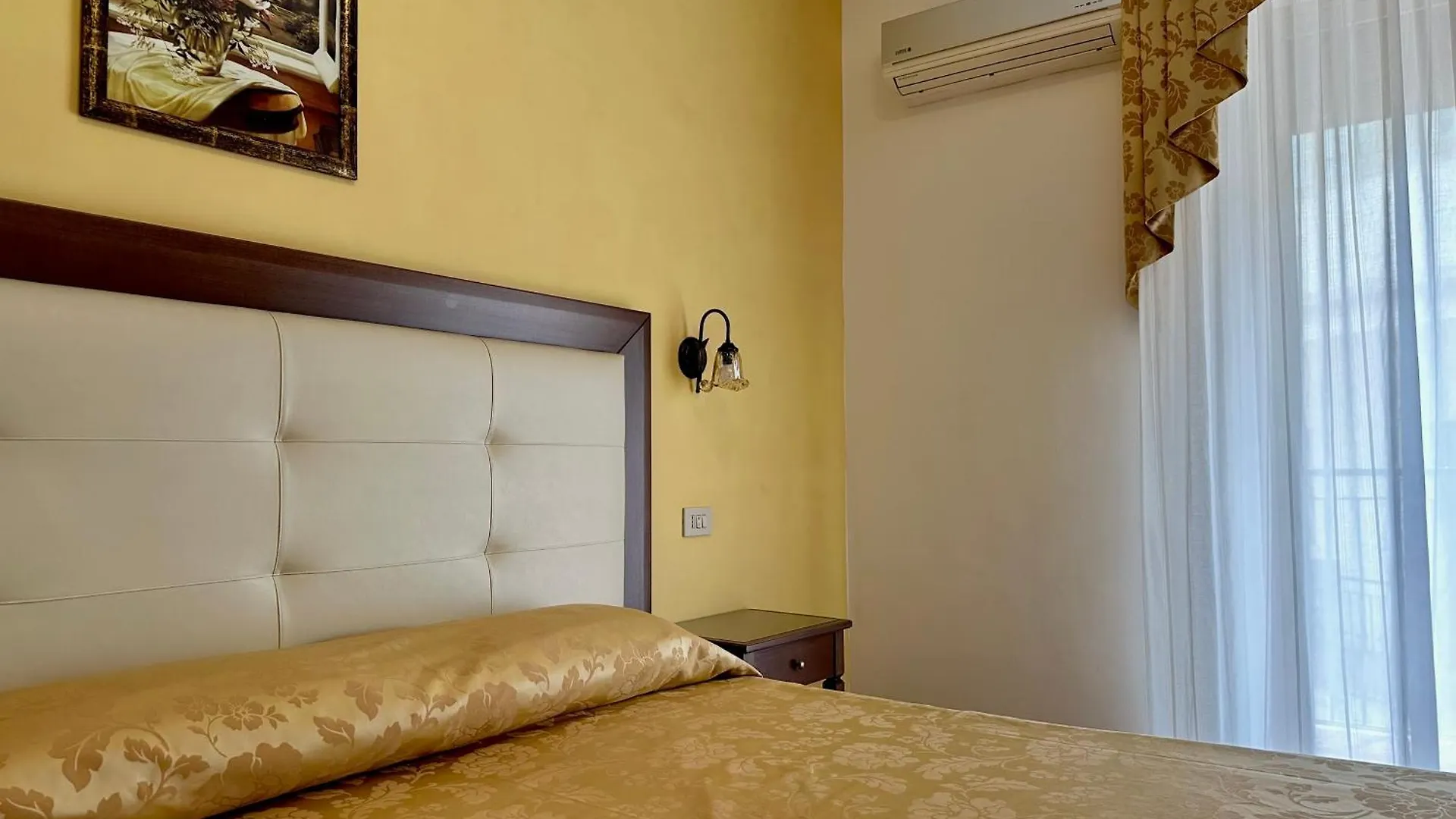 טאורמינה Hotel Soleado