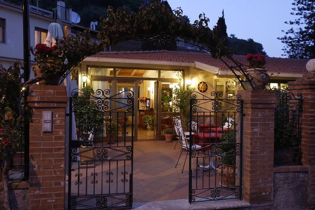 טאורמינה Hotel Soleado