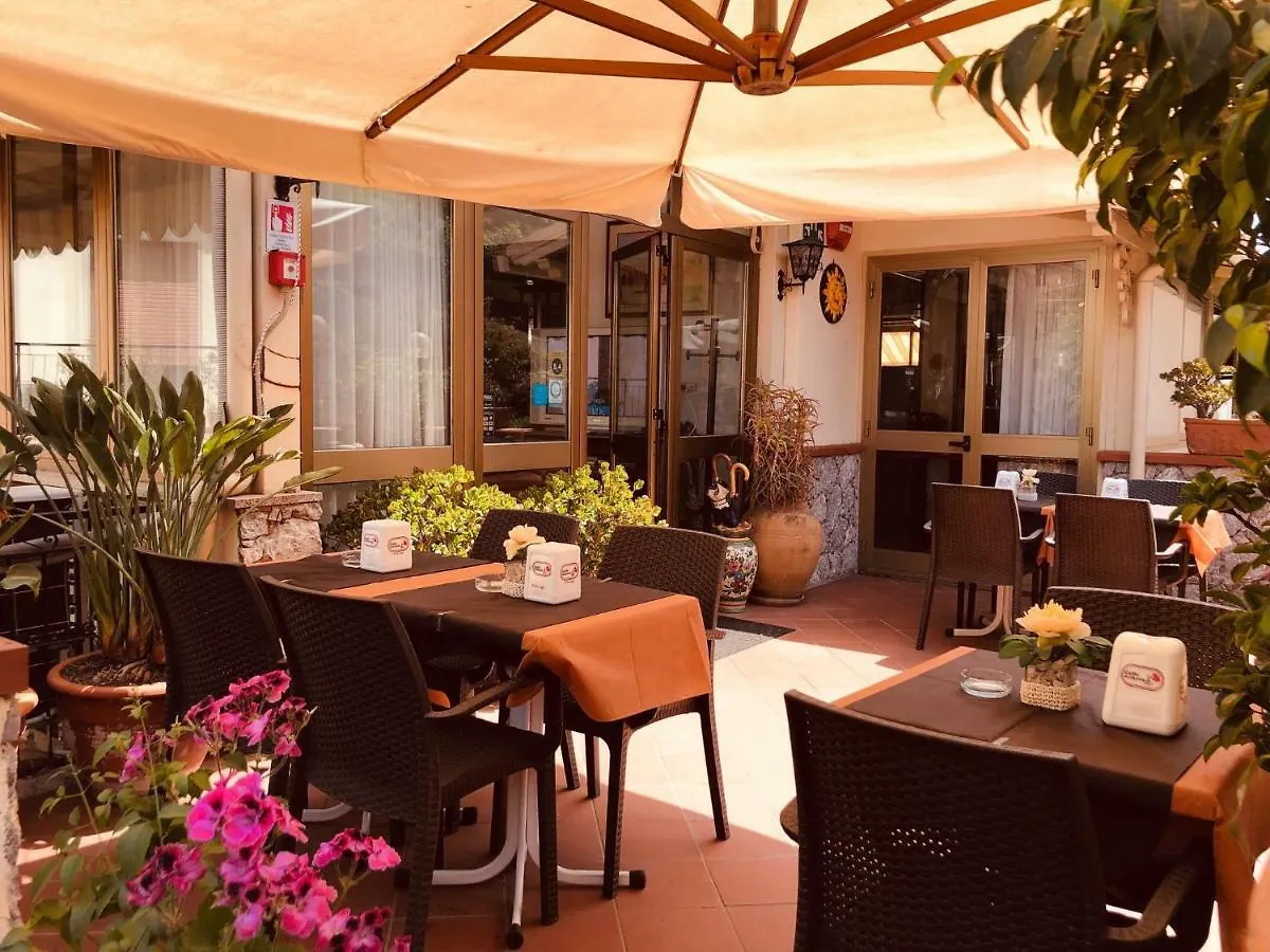 טאורמינה Hotel Soleado